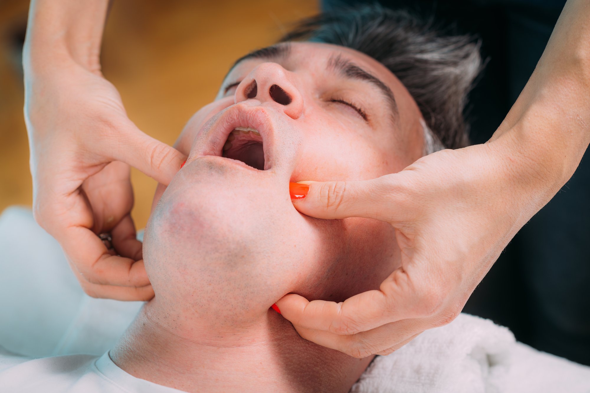 jaw-realignment-massage-treatment-2024-10-20-01-37-13-utc